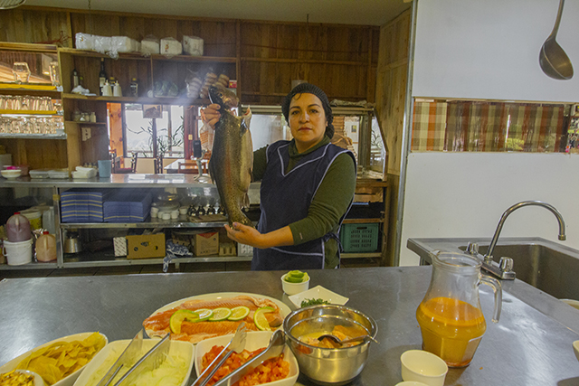 cocinando trucha miguir 2023 visitcuenca festival de la trucha